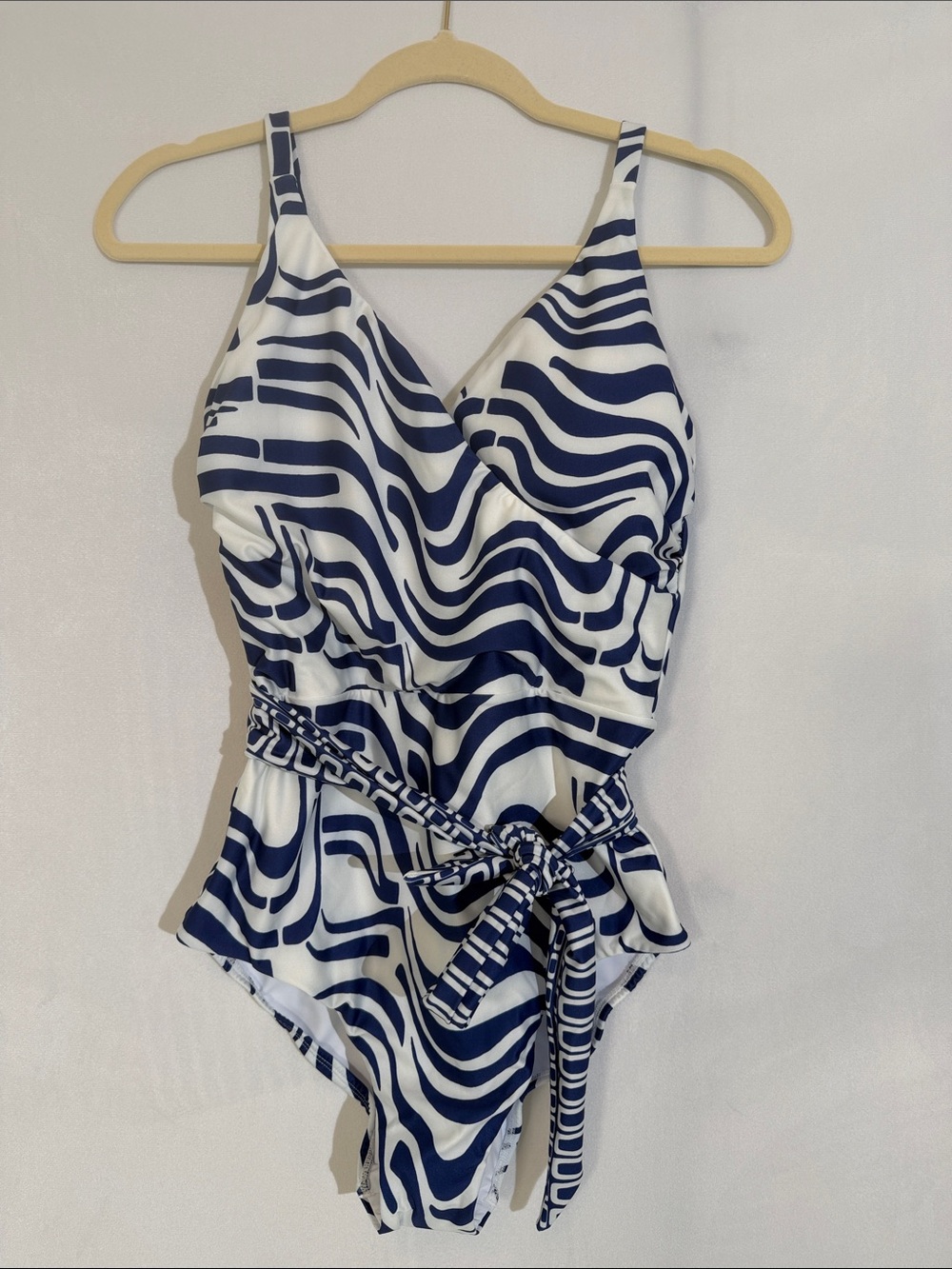 Hermoza Amelia One Piece Swimsuit Size 8 NWT Blue White Revel In Retro Print - Picture 3 of 15